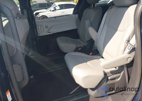 2025 Toyota Sienna Xle z USA, uszkodzony, nr VIN 5TDJRKEC5SS230691